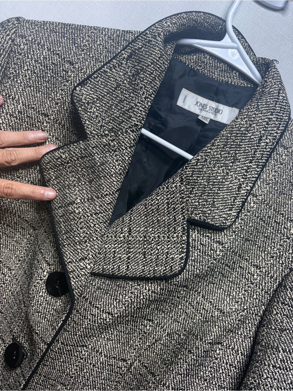 Jones Studio Black and Cream Textured Tweed Blazer with Contrast Piping